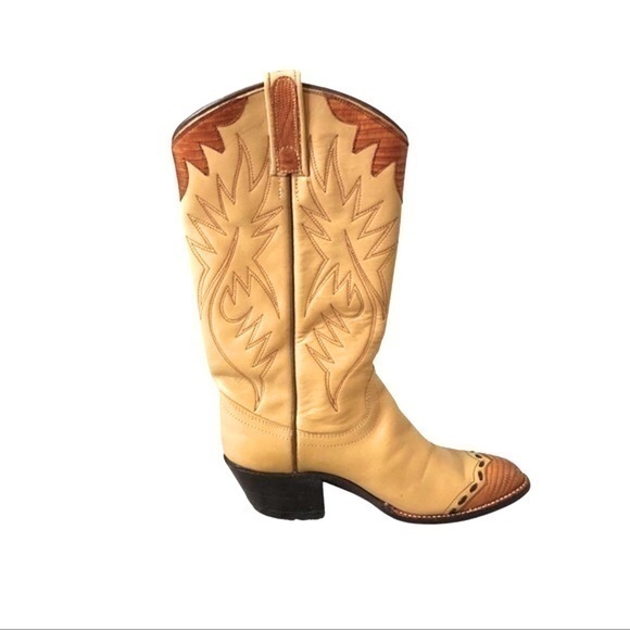 - Beautiful Dan Post Boot - Picture 2 of 7